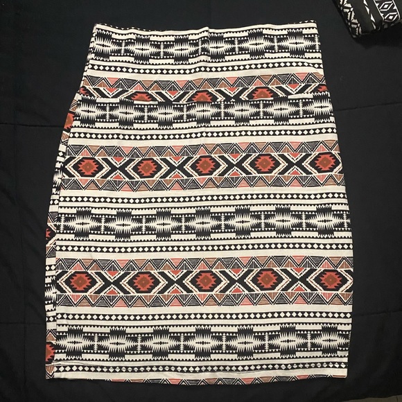 Pattern Mini high waisted skirt - Picture 2 of 4